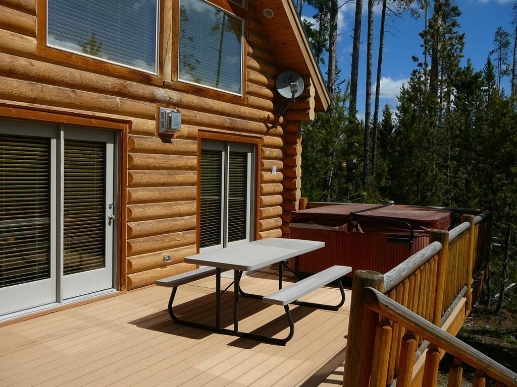 The Pines At Island Park Villa Room photo