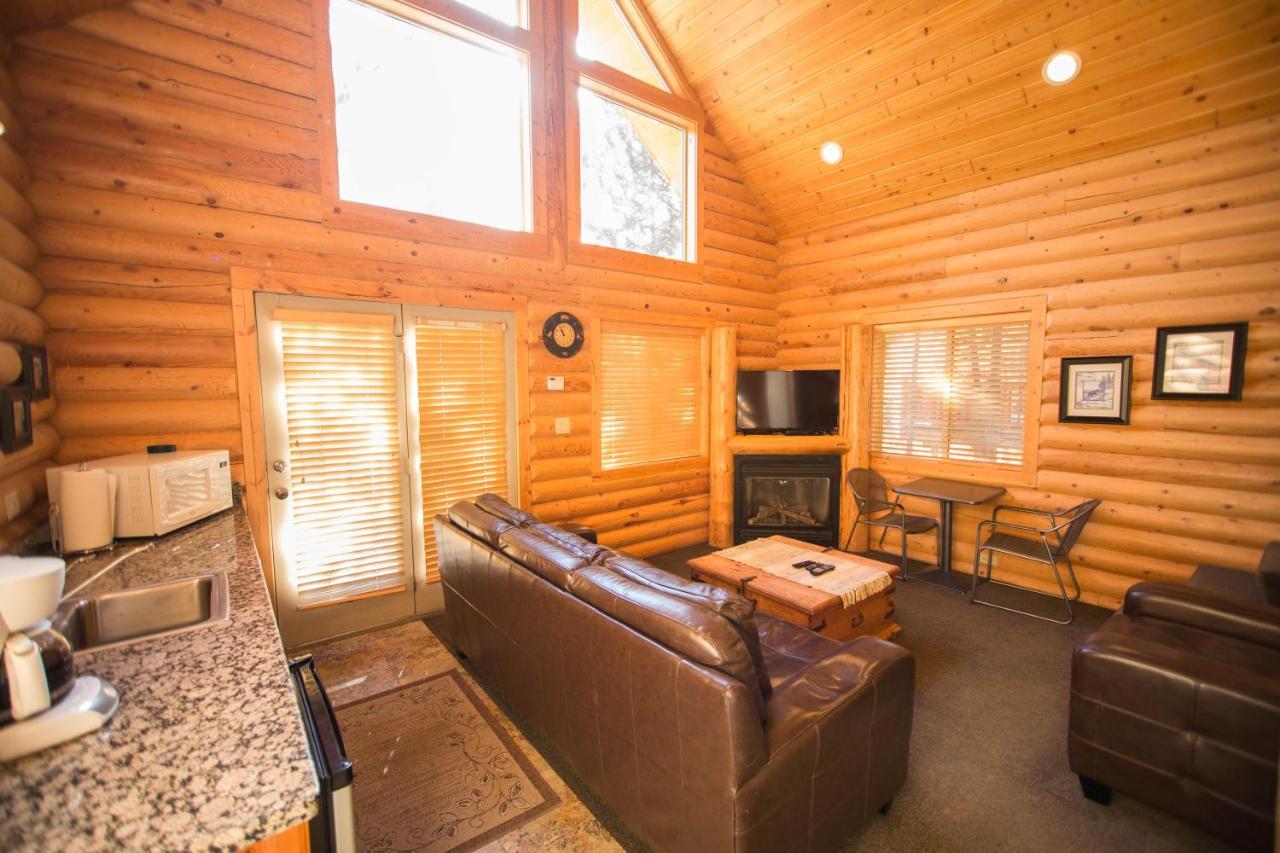 The Pines At Island Park Villa Exterior photo
